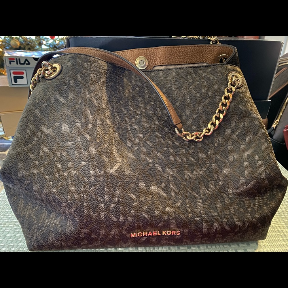 Micheal Kors Shoulder Bag 😃😃